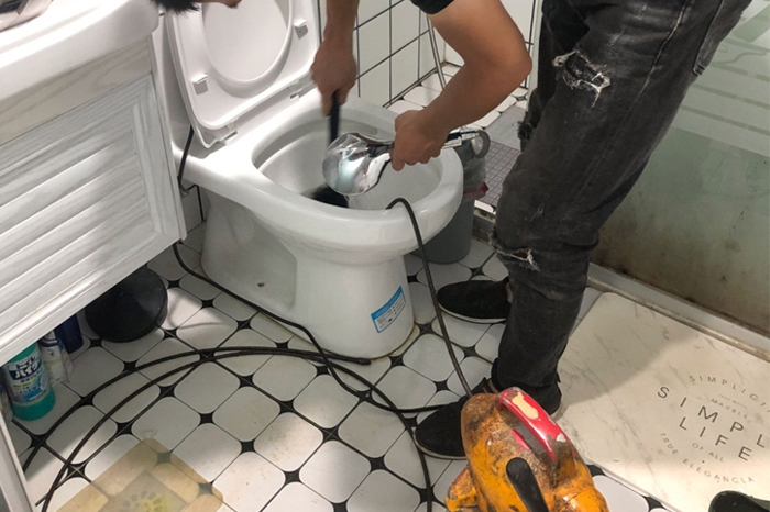 苏仙马桶堵塞自己疏通还是找师傅?专业上门服务让你省时更省心